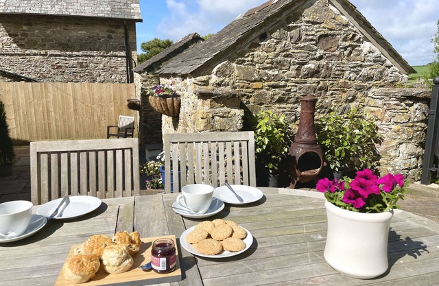 Stylish Family-Friendly Cottage With Hot Tub
