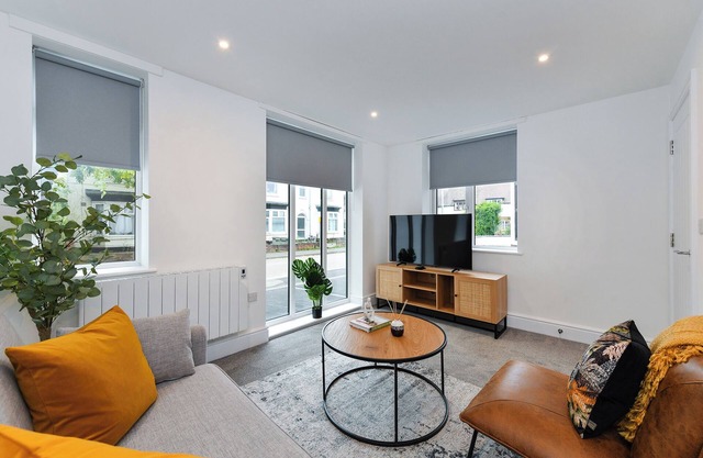 Stylish Flat Near Nature, Uni & Town Centre w/ Parking
