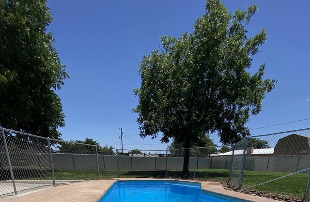 Stylish Getaway-2 Bed-Pool-Hot Tub