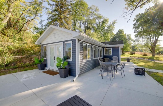 Stylish Grass Lake Retreat - Steps to Park!
