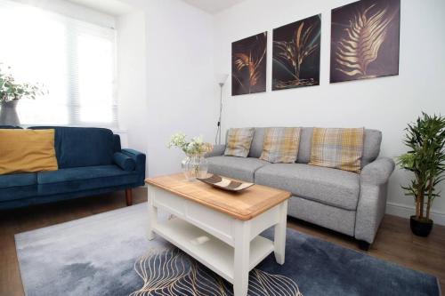 Stylish Group Stay - 4Beds Flat at Swansea Centre