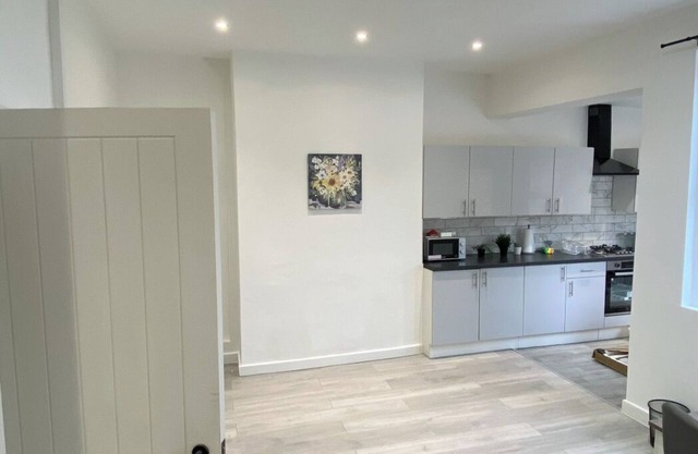 Stylish Home close to City Centre / Anfield Stadium / Hospital - Sleeps up to 10