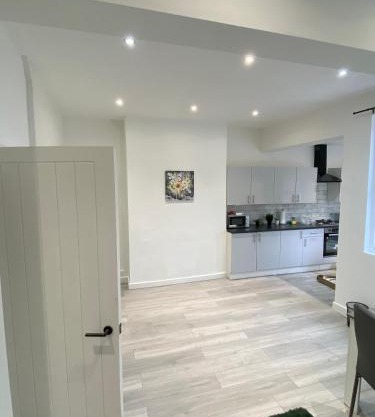 Stylish Home - Close to City Centre, Anfield Stadium - Free Parking