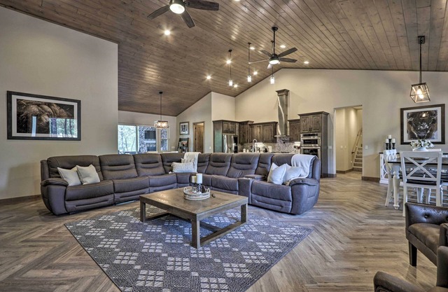 Stylish Home w/ Expansive Deck in Show Low!