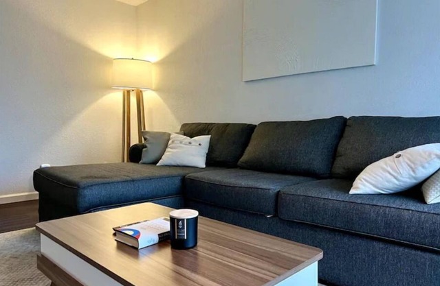 Stylish Home w/Fast Wi-Fi & Fireplace
