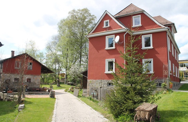 Maison élégante avec espace pour se rencontrer, inspiration autour du feu de camp, aire de jeux