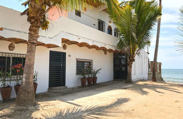 Élégant intérieur / extérieur, mezzanine de 2 chambres en front de mer à La Esquina Peresoza.