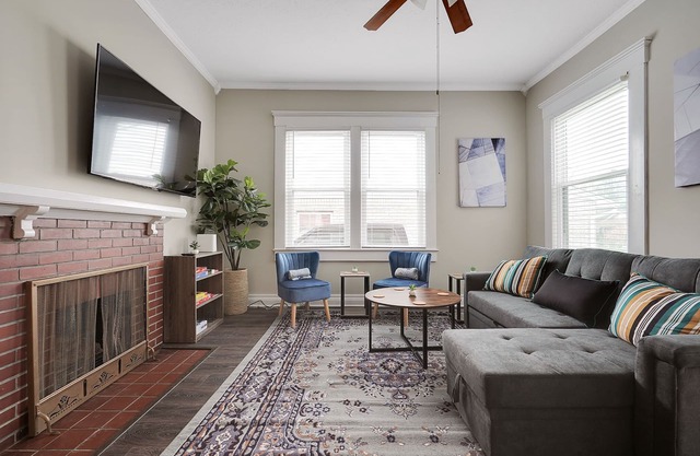 Stylish Jeffersonville Home - Mins from Louisville