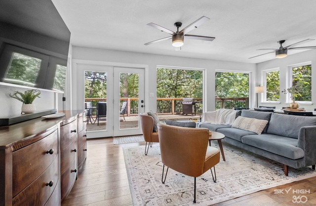 Stylish Lakefront Home on Beaver Lake in Beautiful Northwest Arkansas!