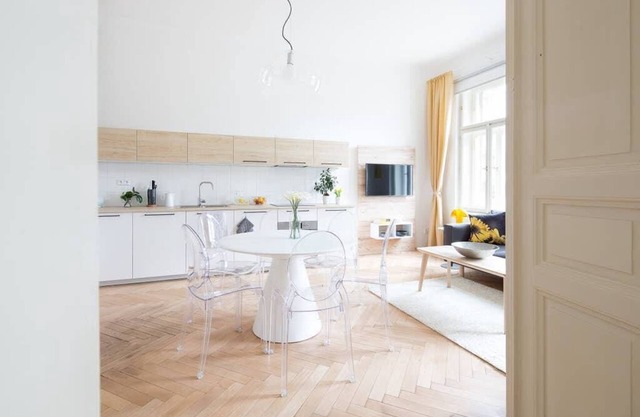 Stylish large apartment 2 minutes from metro