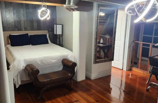 Stylish Loft with Modern Amenities in Detroit