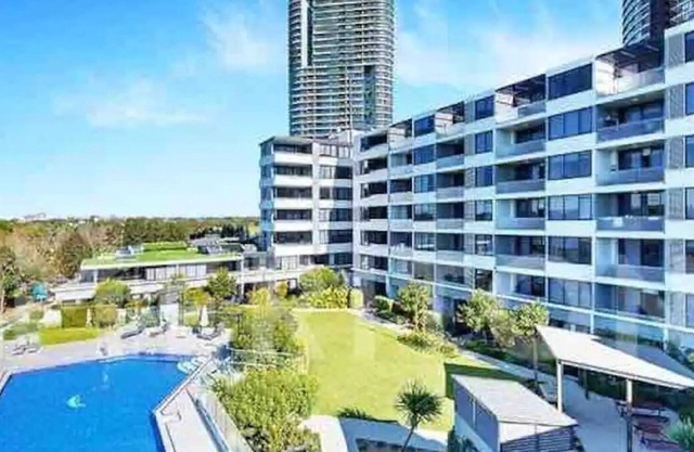 Stylish Meriton Apartment