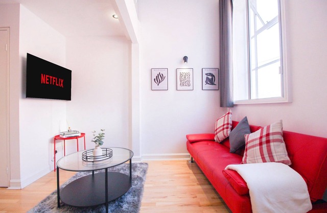 Mezzanine Apartment in Central Birmingham – 1 Min to Coach Station Pet-Friendly