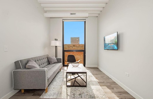 Stylish Modern 1BR Suite Right by Loyola University - StayGia