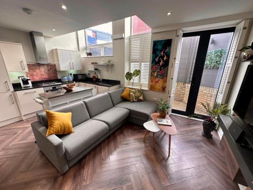 Stylish, modern apartment in Central London