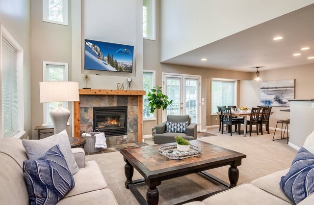 Gorgeous Modern Home! Hot Tub * Park * Near Skiing & Cottonwood Canyons