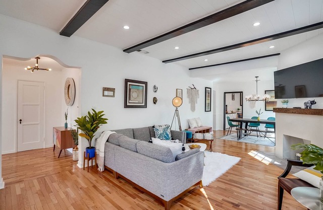 Stylish Modern Home Bordering Beverly Hills & Culver City with Private Garden!