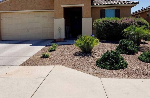 Stylish modern home w/private pool, parks, hiking