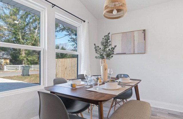 Stylish modern house, close to Pensacola downtown and beach