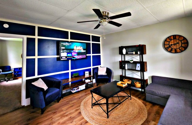 Stylish modern-minimalist suite