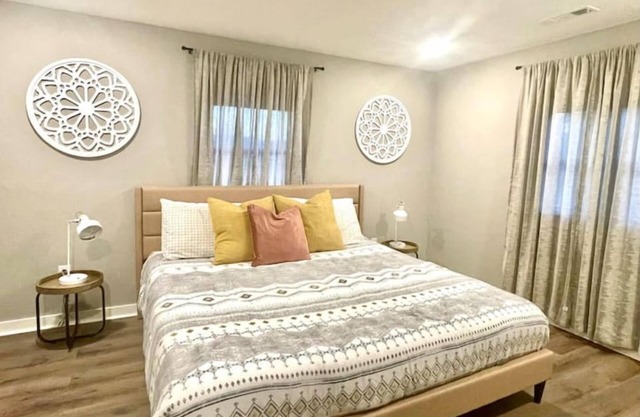Stylish, modern, REMODELED : Central Location