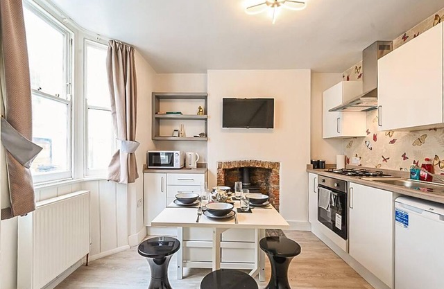 Stylish Modern Two Bedroom Fishermans Cottage Central Brighton