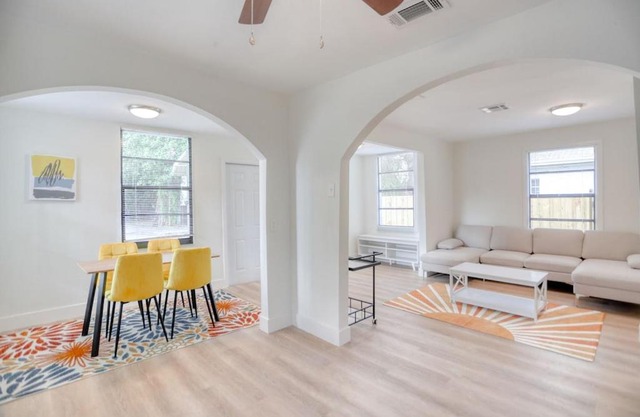 Stylish, Modern with a splash of Glam! Upscale 4-3 In Historic Coconut Grove