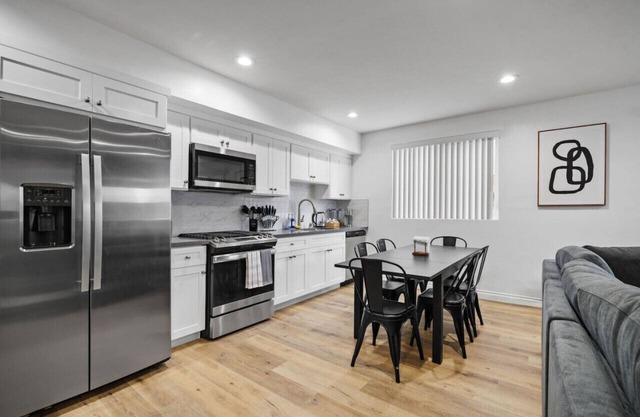 Stylish New home Near DTLA, Disneyland, SOFI