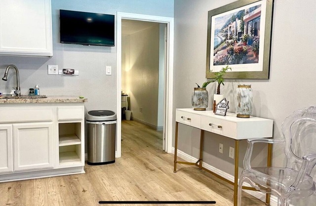 Stylish Newly Remodeled Back-House - With Pool, Workstation Mini Resort !