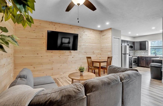 Stylish Pocono 1BR | Firepits | Pet friendly
