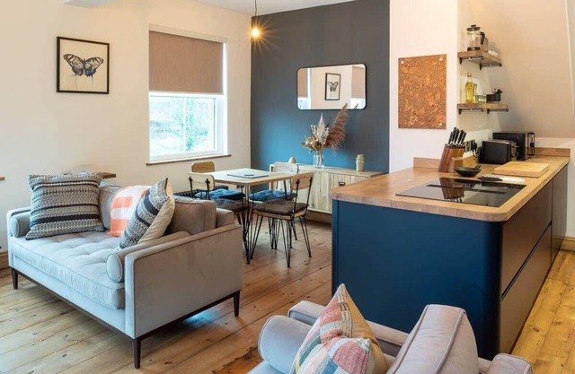 Stylish Quayside Apartment with River View