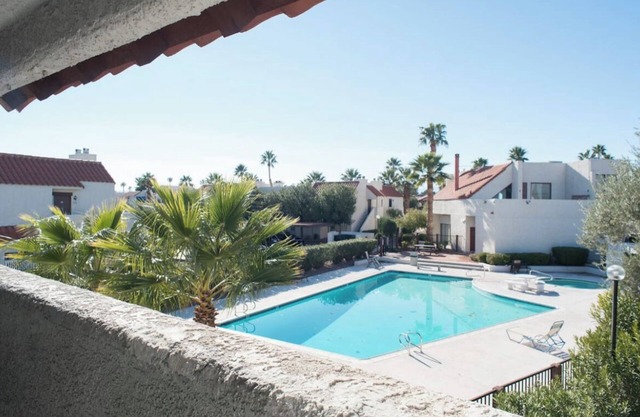 Stylish, updated 2bed/2bath 2 miles from the Vegas Strip!