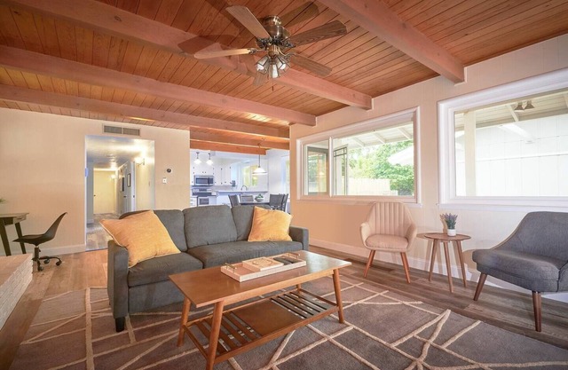 Stylish & Remodeled - Walk to Fresno State Stadium