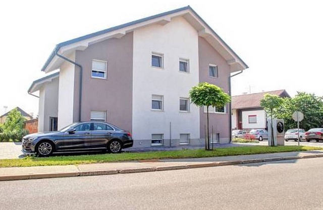 Stylish Retreat with BBQ and Modern Amenities near Terme - Three Bedroom Apartment