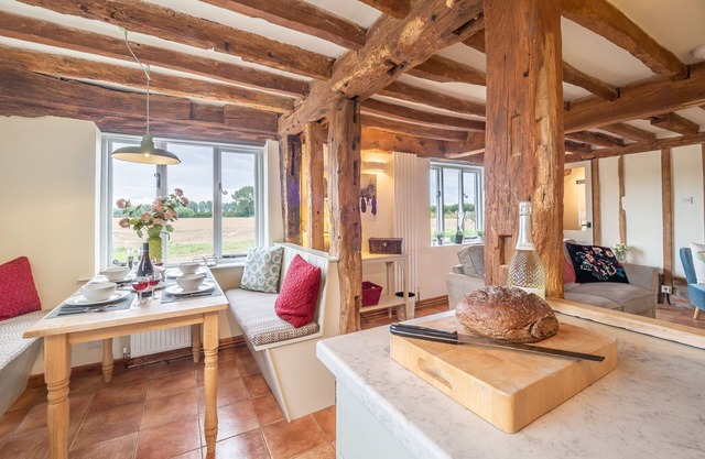 Stylish rural cottage with views over fields and the River Stour - The Granary