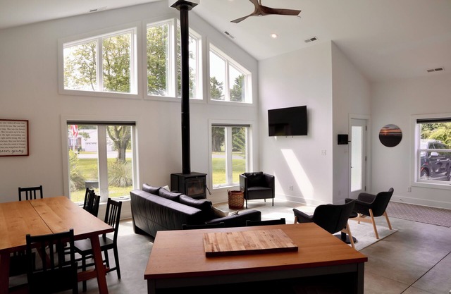 MODERN AND SPACIOUS BEACH HOME CLOSE TO ASSATEAGUE