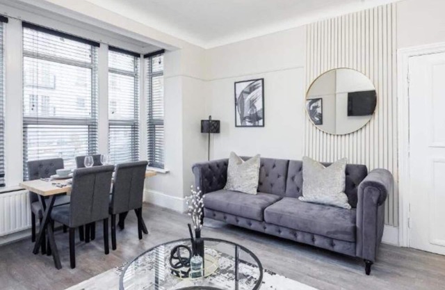 Modern & Spacious 2BR CITY CENTRE Nr the beach & High St by Luxiety Stays