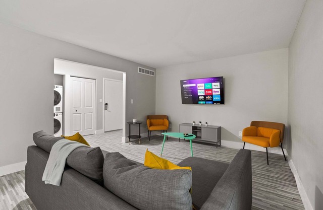 Stylish & Spacious Getaway Near Downtown