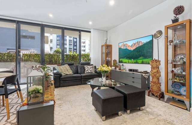 Stylish & Spacious 3BR Apt