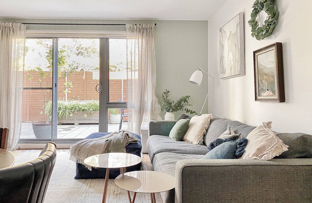 Stylish, spacious and quiet apartment near Chadstone, express train to city