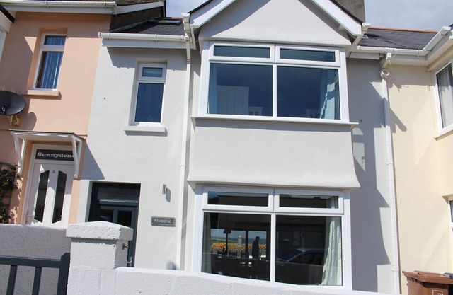 Maison familiale élégante et spacieuse de Salcombe avec vue sur l'estuaire, parking et terrasse