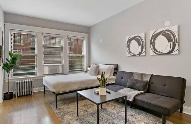 Stylish Studio Apartment in Portage Park