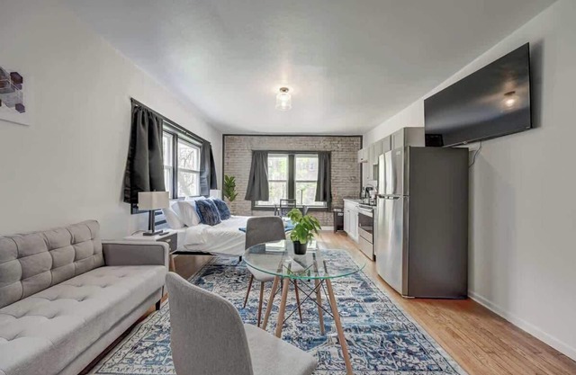 Elegant Studio McKinley Beach | Brady St Lowr East