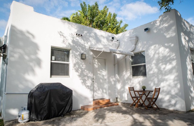 Stylish Studio Near Trendy Areas & Attractions