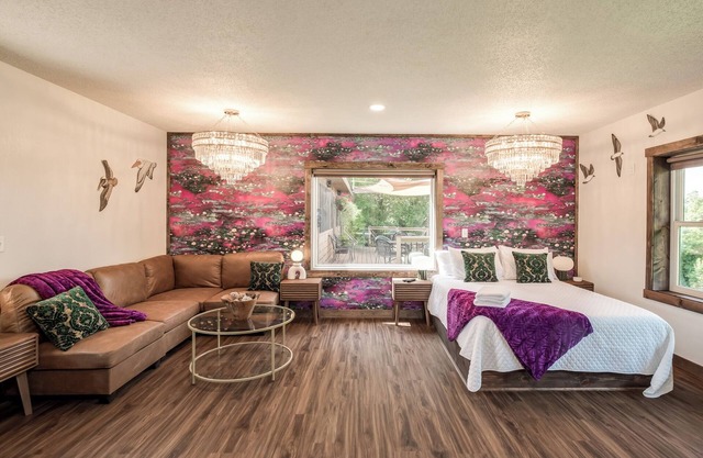 Louisiana Themed Studio w/Kitchen