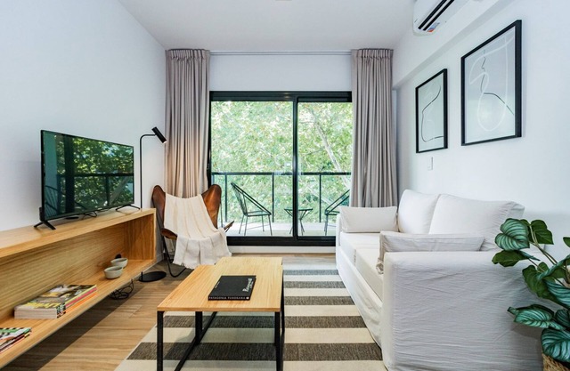 Stylish studio: WiFi / Balcony/ Gym/ Pool | Welcome2BA Team