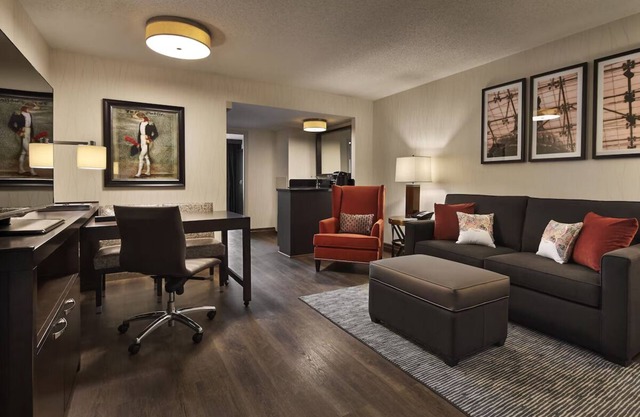 Stylish Suites | Proximity to Downtown DC & National Zoo