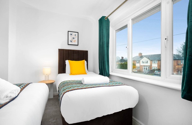 Stylish Three Bedroom Retreat with Garden