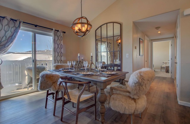 Beautiful Condo In Great Location With Great Views!