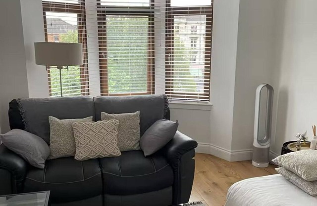 Stylish Top-Floor Flat with Stunning Views in Glasgow's Vibrant West End